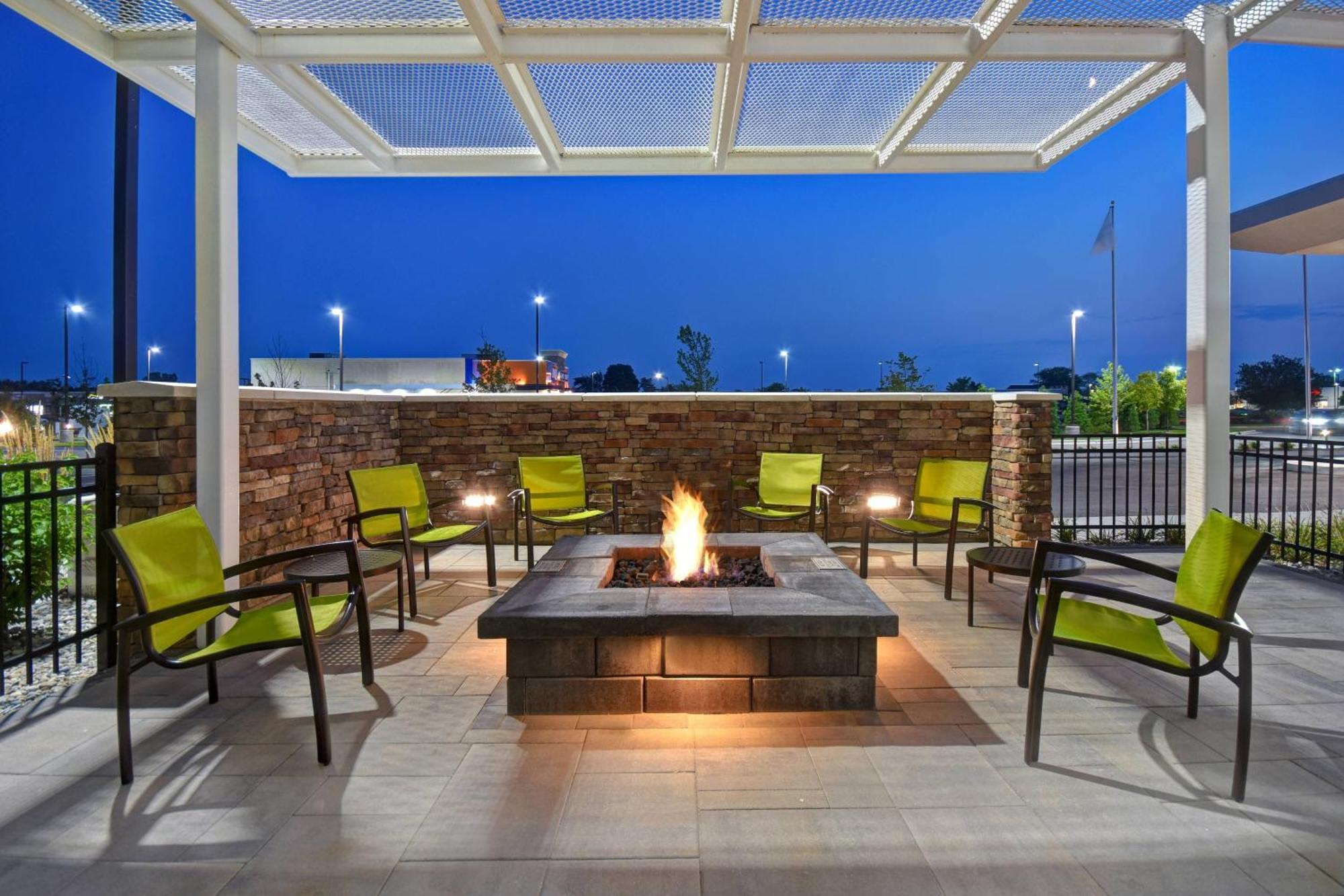 Springhill Suites By Marriott Holland Bagian luar foto
