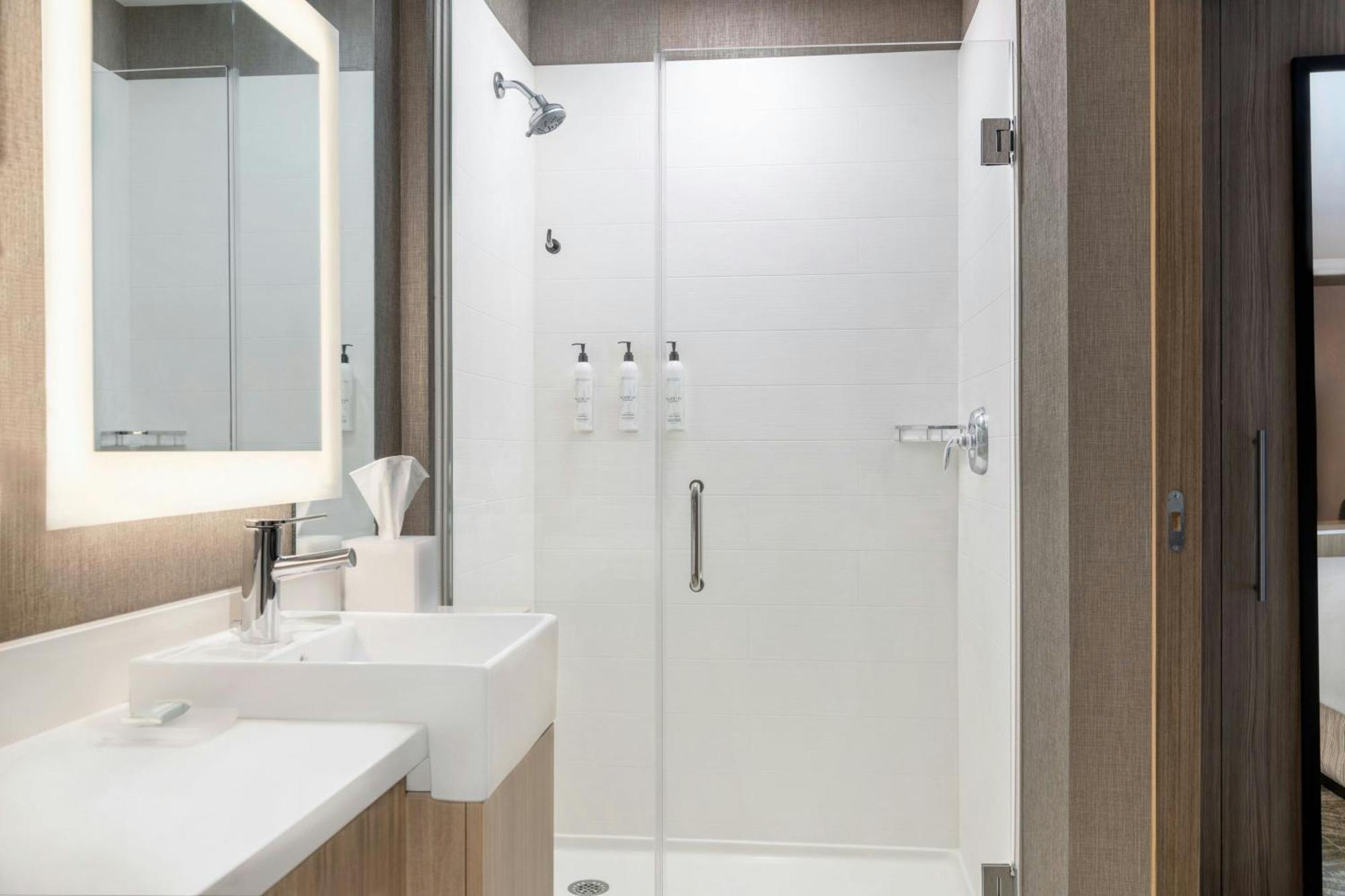 Springhill Suites By Marriott Holland Bagian luar foto