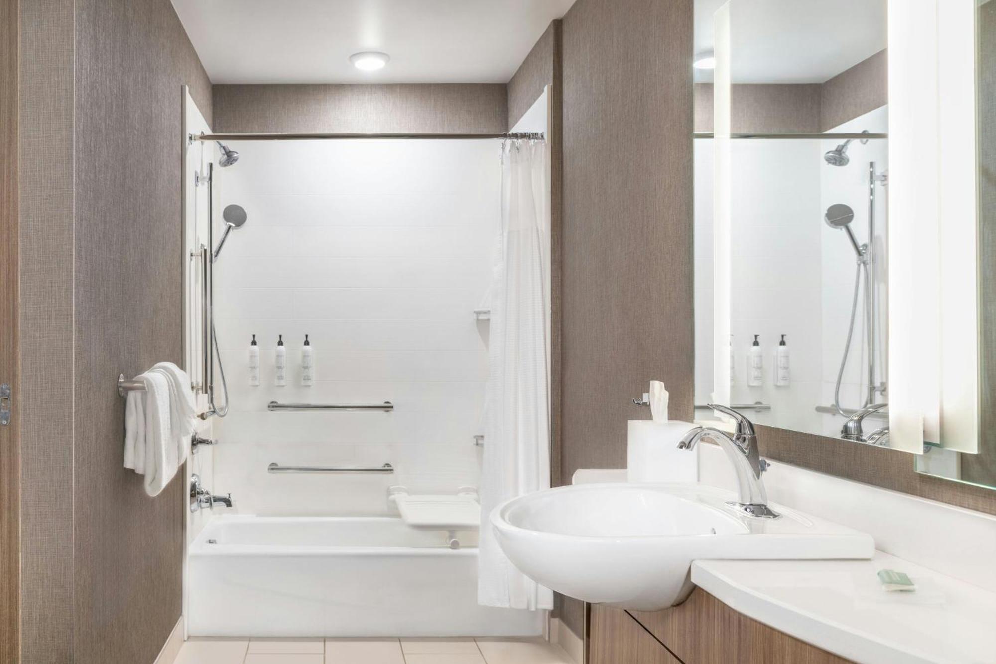 Springhill Suites By Marriott Holland Bagian luar foto